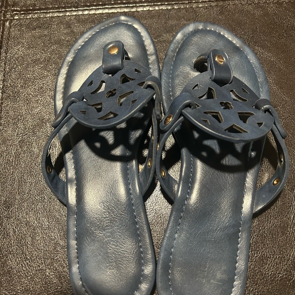 Blue Sandals with Lattice Pattern and Cushioned Sole